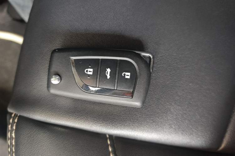 Used Toyota Corolla 2017 Revised Version 1.2T S-CVT GL-i Vehicle Key