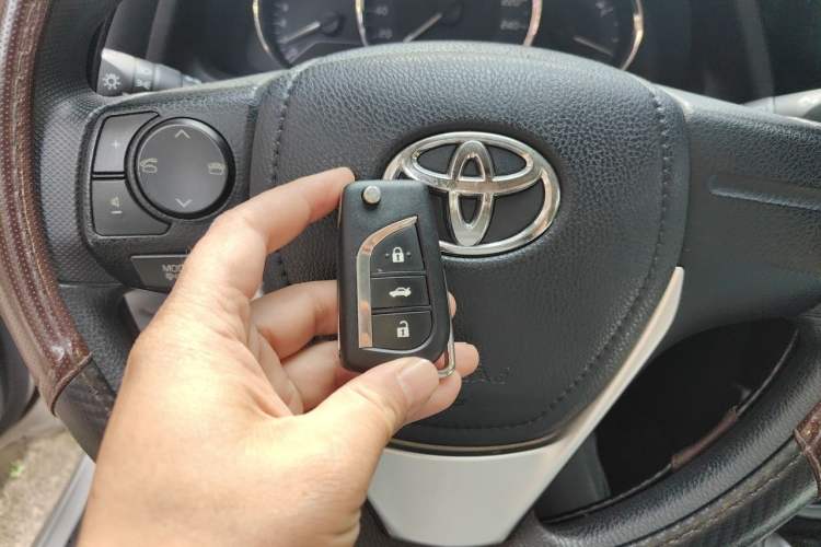 Used Toyota Corolla 2017 Revised Version 1.2T S-CVT GL Vehicle Key