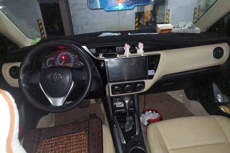Used Toyota Corolla 2017 Revised Version 1.2T S-CVT GL Center Console