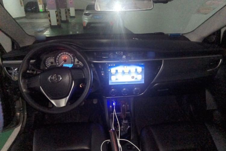 Used Toyota Corolla 2017 1.2T CVT GL Center Console