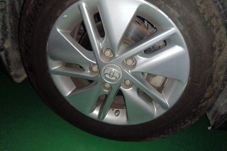 Used Toyota Corolla 2017 1.2T CVT GL Right Front Wheel Hub