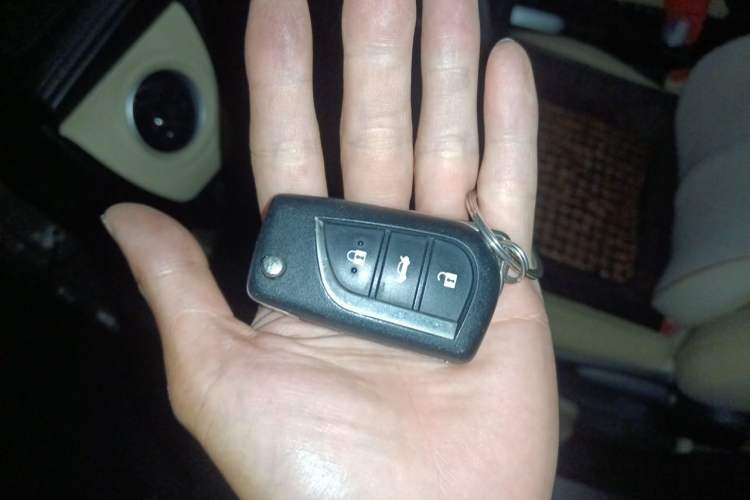 Used Toyota Corolla 2017 Revised Version 1.2T S-CVT GL Vehicle Key