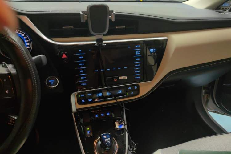 Used Toyota Corolla 2017 Revised Dual-Motor 1.8L E-CVT Pioneer Edition Audio And AC Panel