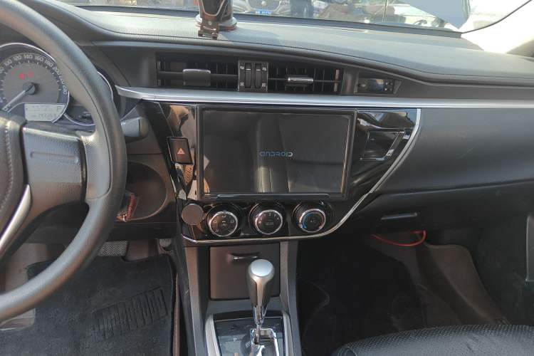 Used Toyota Corolla 2017 Revised Version 1.6L S-CVT GL Audio And AC Panel