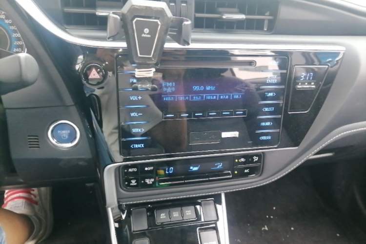 Used Toyota Corolla 2017 Revised Dual-Engine 1.8L E-CVT Elite Edition Audio And AC Panel