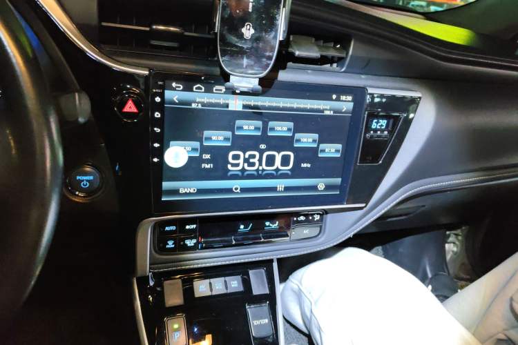 Used Toyota Corolla 2017 Revised Dual-Engine 1.8L E-CVT Elite Edition Audio And AC Panel