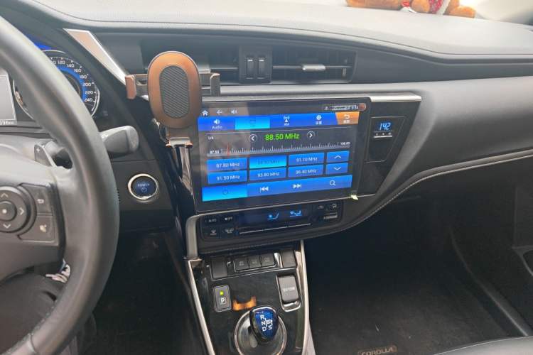 Used Toyota Corolla 2017 Revised Dual-Engine 1.8L E-CVT Elite Edition Audio And AC Panel