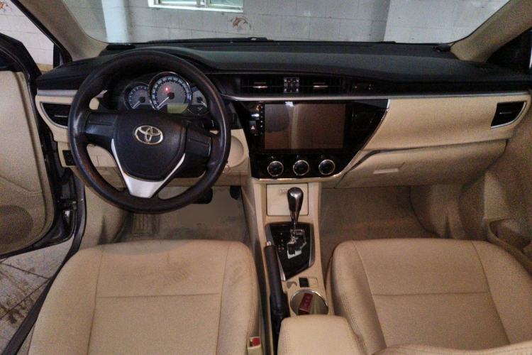 Used Toyota Corolla 2017 1.6L CVT GL Center Console