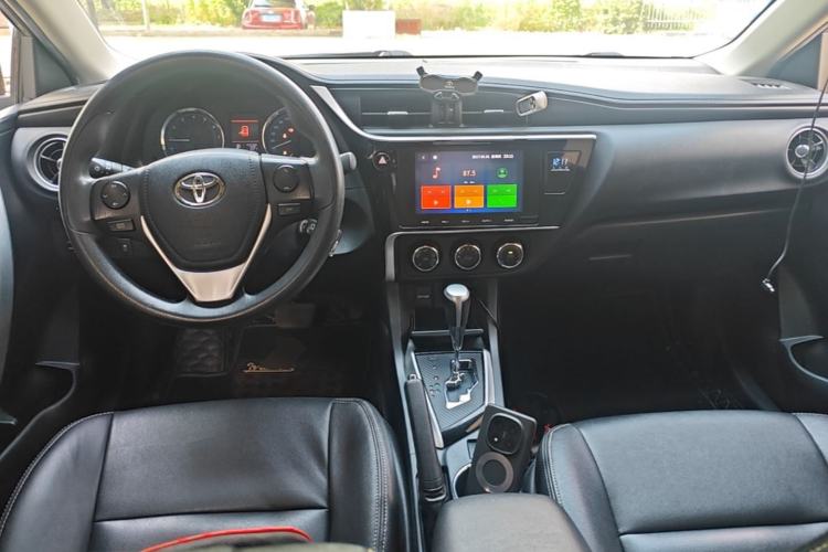 Used Toyota Corolla 2017 Revised Version 1.2T S-CVT GL-i Center Console