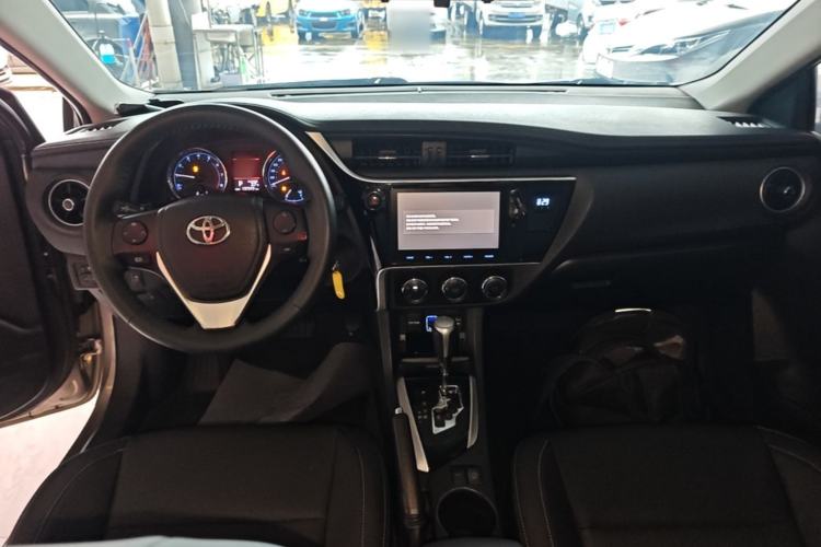 Used Toyota Corolla 2017 Revised Version 1.2T S-CVT GL-i Center Console