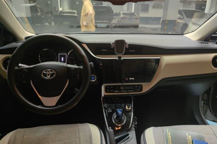 Used Toyota Corolla 2017 Revised Dual-Motor 1.8L E-CVT Pioneer Edition Center Console