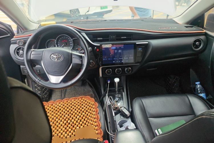 Used Toyota Corolla 2017 Revised Version 1.2T S-CVT GL Center Console