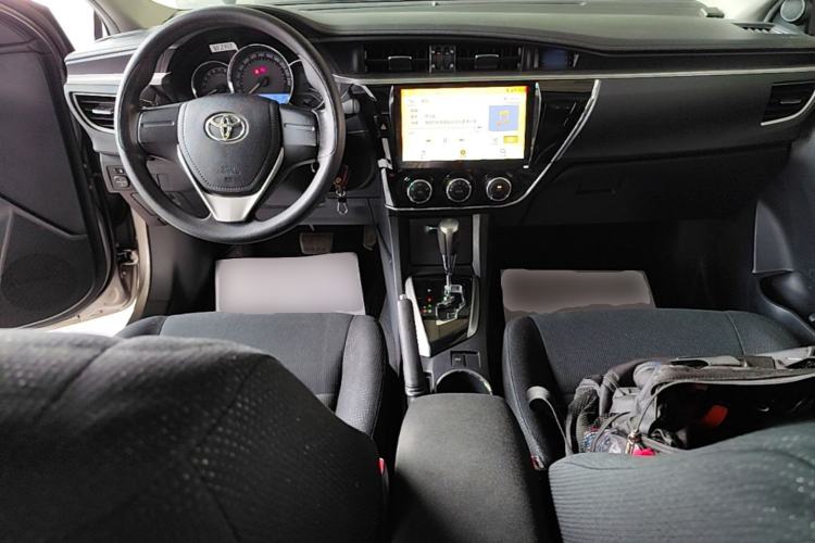 Used Toyota Corolla 2017 1.6L CVT GL Center Console