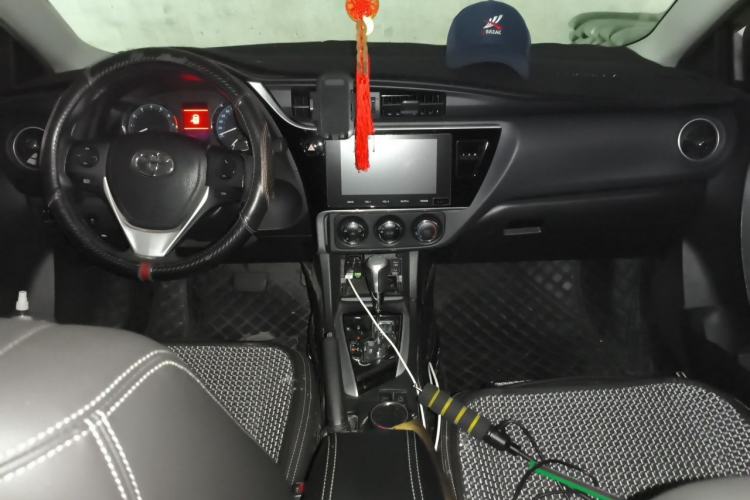Used Toyota Corolla 2017 Revised Version 1.2T S-CVT GL-i Center Console