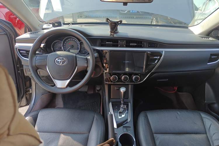 Used Toyota Corolla 2017 Revised Version 1.6L S-CVT GL Center Console