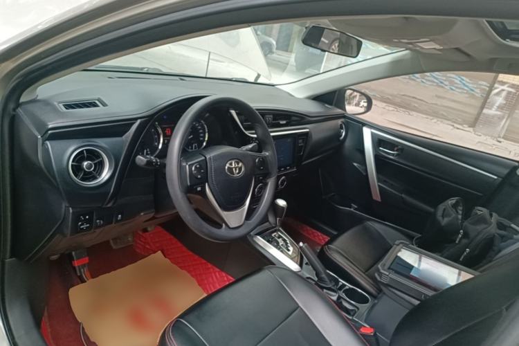 Used Toyota Corolla 2017 Revised Version 1.2T S-CVT GL-i Center Console