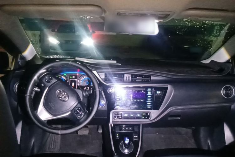 Used Toyota Corolla 2017 Revised Dual-Engine 1.8L E-CVT Elite Edition Center Console