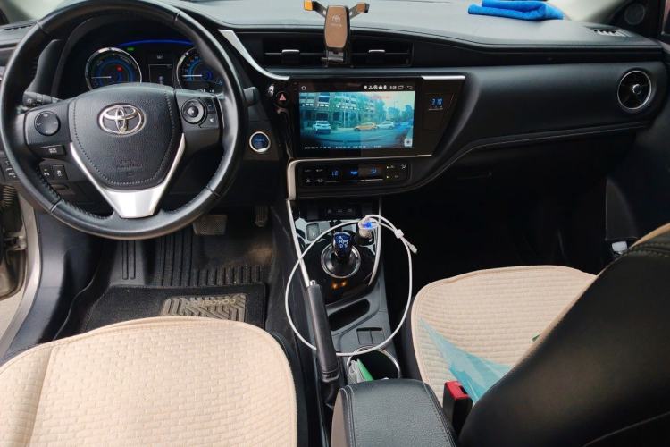 Used Toyota Corolla 2017 Revised Dual-Engine 1.8L E-CVT Elite Edition Center Console
