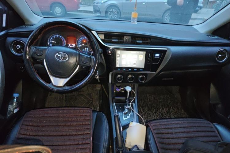 Used Toyota Corolla 2017 Revised Version 1.2T S-CVT GL-i Center Console
