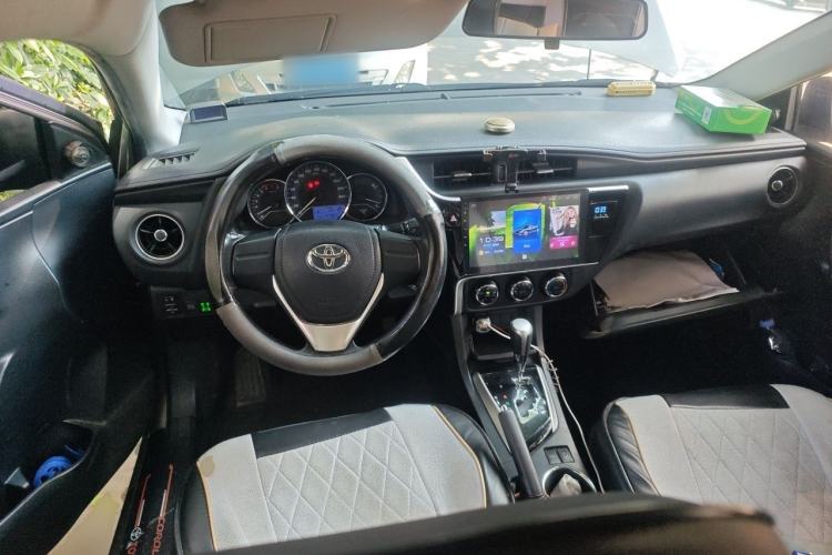 Used Toyota Corolla 2017 Revised Version 1.2T S-CVT GL Center Console