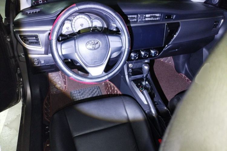 Used Toyota Corolla 2017 1.6L CVT GL Center Console