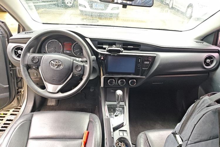 Used Toyota Corolla 2017 Revised Version 1.2T S-CVT GL-i Center Console