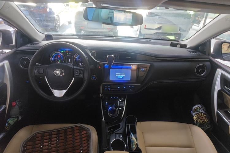 Used Toyota Corolla 2017 Revised Dual-Engine 1.8L E-CVT Leading Edition Center Console