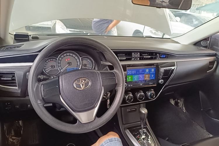 Used Toyota Corolla 2017 1.2T CVT GL Center Console