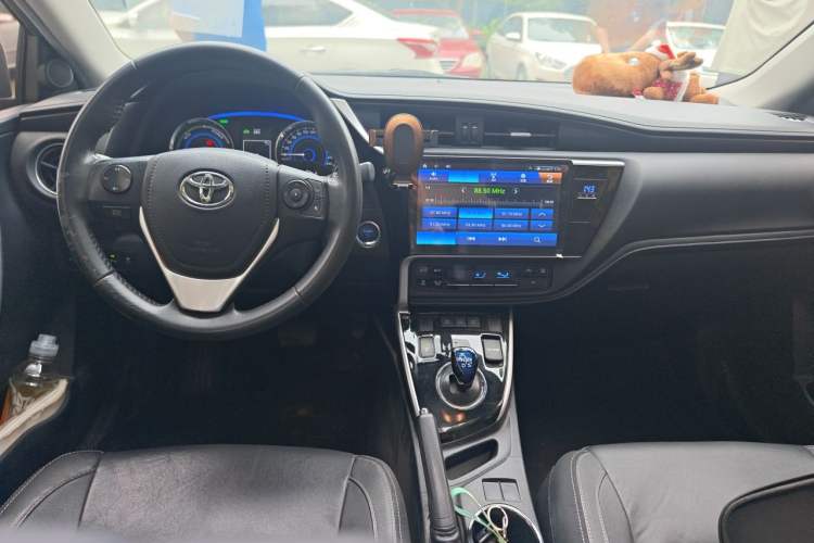 Used Toyota Corolla 2017 Revised Dual-Engine 1.8L E-CVT Elite Edition Center Console