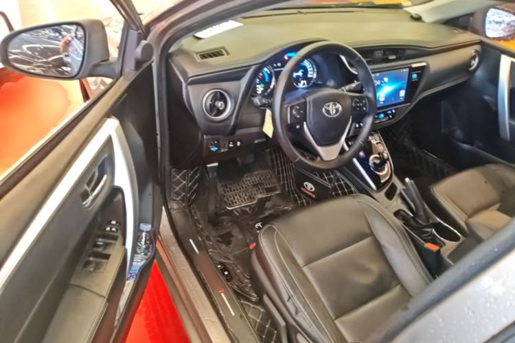Used Toyota Corolla 2017 Revised Dual-Engine 1.8L E-CVT Elite Edition Driver Seat