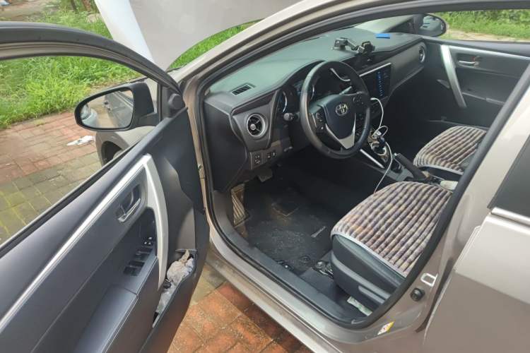 Used Toyota Corolla 2017 Revised Dual-Engine 1.8L E-CVT Elite Edition Driver Seat