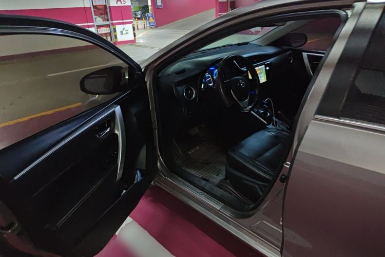 Used Toyota Corolla 2017 Revised Dual-Engine 1.8L E-CVT Elite Edition Driver Seat