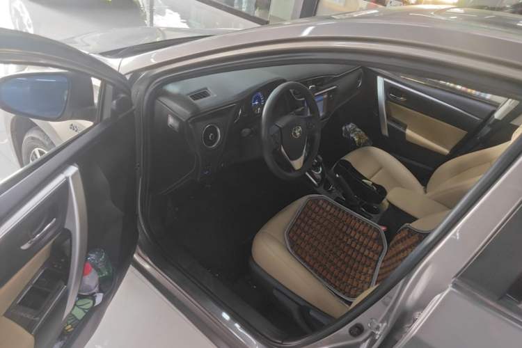 Used Toyota Corolla 2017 Revised Dual-Engine 1.8L E-CVT Leading Edition Driver Seat