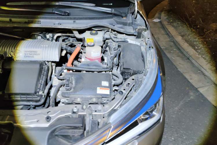 Used Toyota Corolla 2017 Revised Dual-Engine 1.8L E-CVT Elite Edition Engine Bay Left