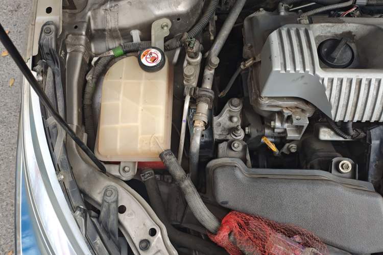 Used Toyota Corolla 2017 Revised Dual-Engine 1.8L E-CVT Leading Edition Engine Bay Right