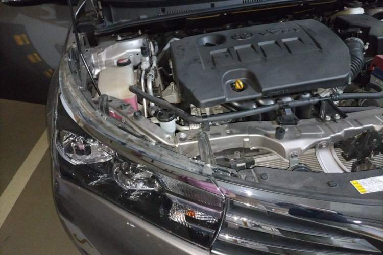 Used Toyota Corolla 2017 1.6L CVT GL Engine Bay Right