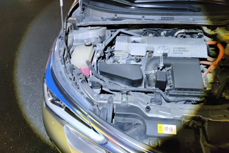 Used Toyota Corolla 2017 Revised Dual-Engine 1.8L E-CVT Elite Edition Engine Bay Right