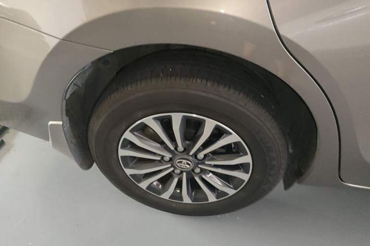 Used Toyota Corolla 2017 Revised Version 1.2T S-CVT GL Exterior 5