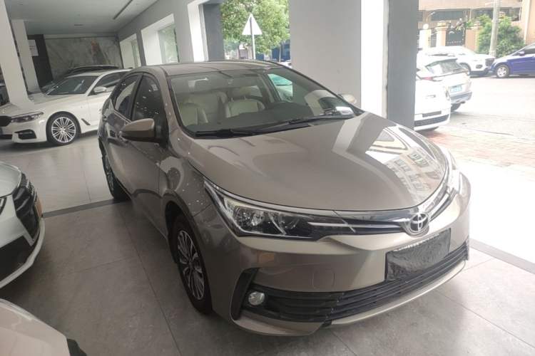 Used Toyota Corolla 2017 Revised Version 1.2T S-CVT GL Front Right 45 Deg