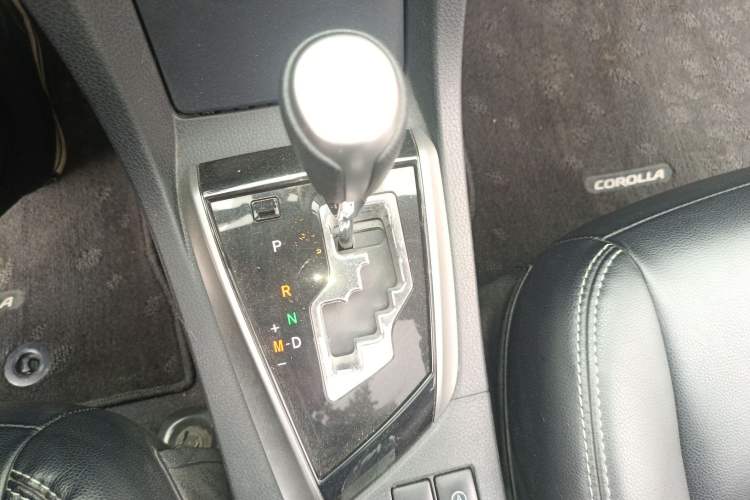 Used Toyota Corolla 2017 1.2T CVT GL-i Gear Lever