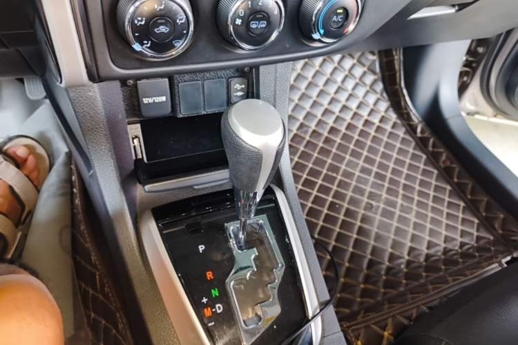 Used Toyota Corolla 2017 Revised Version 1.2T S-CVT GL-i Gear Lever