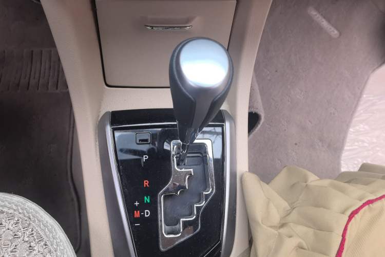 Used Toyota Corolla 2017 Revised Version 1.6L S-CVT GL Gear Lever