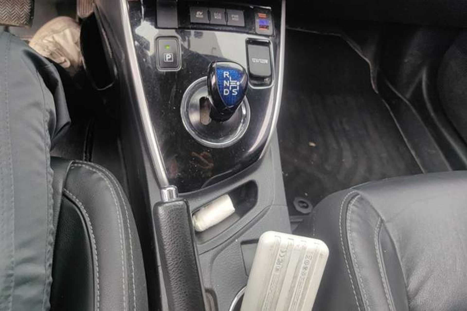 Used Toyota Corolla 2017 Revised Dual-Engine 1.8L E-CVT Elite Edition Gear Lever