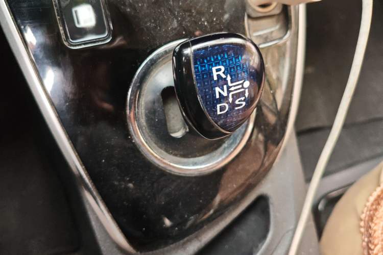 Used Toyota Corolla 2017 Revised Dual-Engine 1.8L E-CVT Leading Edition Gear Lever