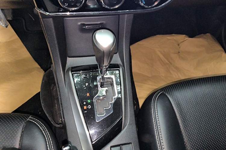 Used Toyota Corolla 2017 Revised Version 1.6L S-CVT GL Gear Lever