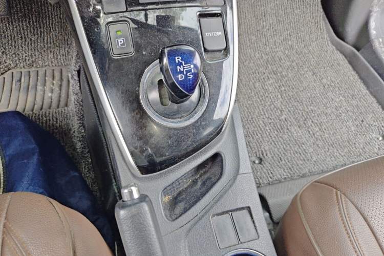 Used Toyota Corolla 2017 Revised Dual-Engine 1.8L E-CVT Leading Edition Gear Lever