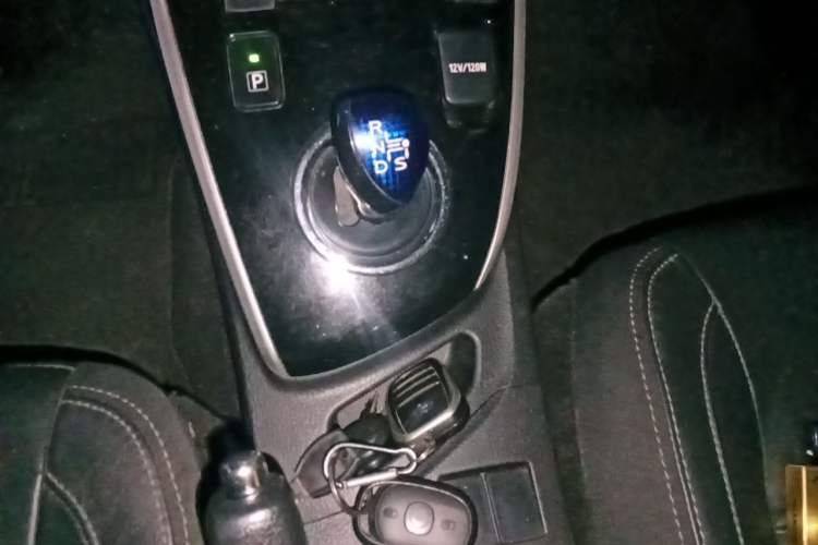 Used Toyota Corolla 2017 Revised Dual-Engine 1.8L E-CVT Elite Edition Gear Lever