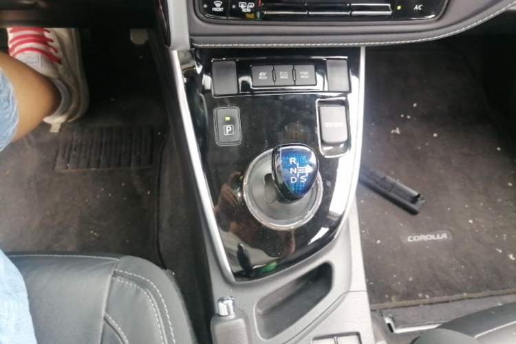 Used Toyota Corolla 2017 Revised Dual-Engine 1.8L E-CVT Elite Edition Gear Lever