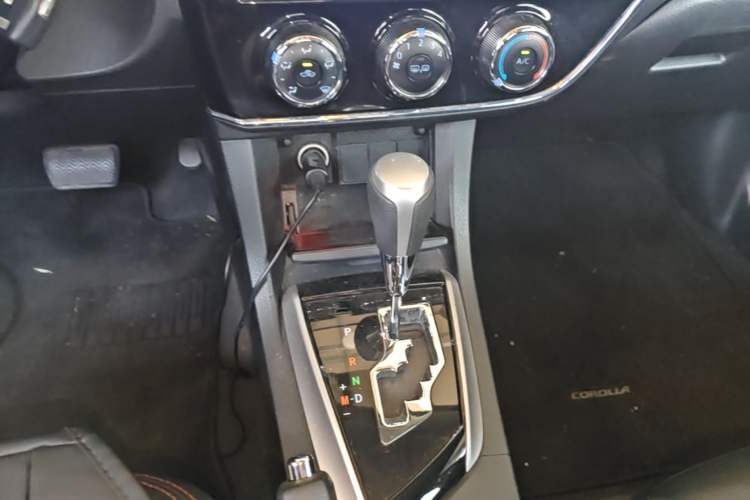 Used Toyota Corolla 2017 Revised Version 1.6L S-CVT GL Gear Lever