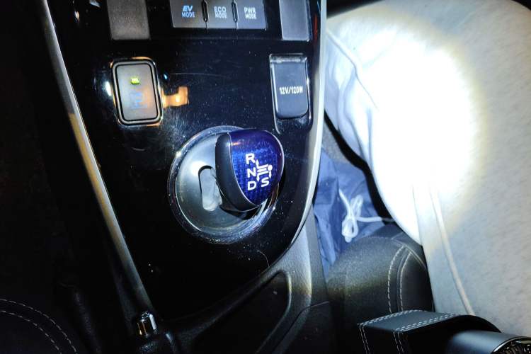 Used Toyota Corolla 2017 Revised Dual-Engine 1.8L E-CVT Elite Edition Gear Lever